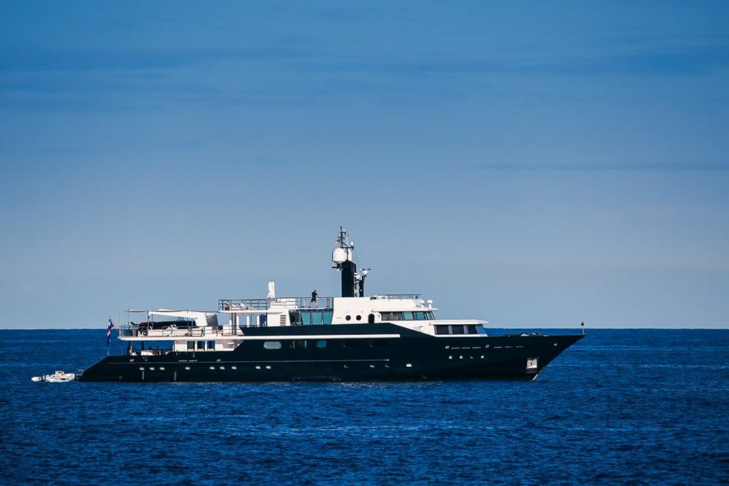 roberto de guardiola yacht