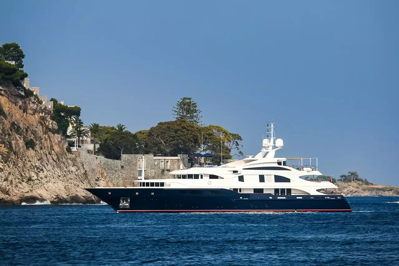 LADY MICHELLE Yat – Benetti – 2003 – Sahibi Mike Fernandez 