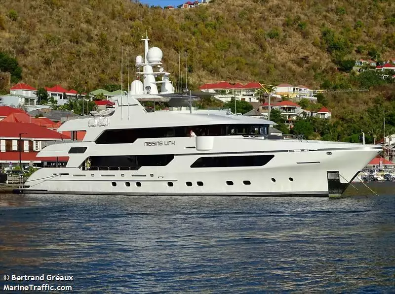 who owns the missing link yacht