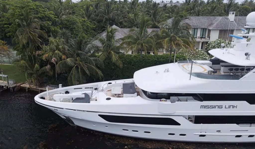 missing link motor yacht