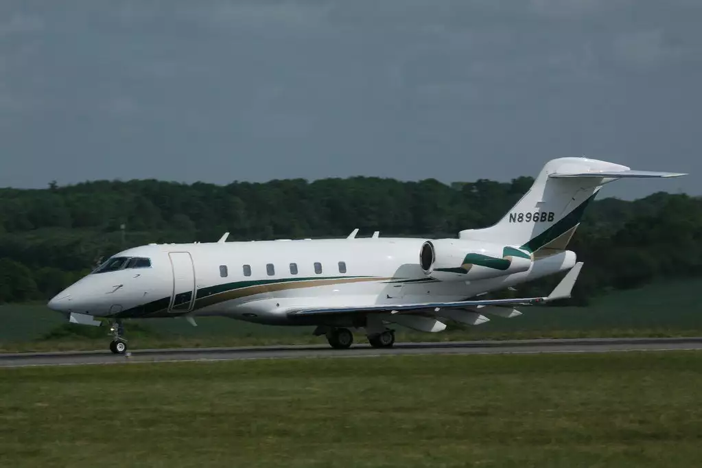 N896BB • Bombardier Challenger • Richard Schulze • Best Buy