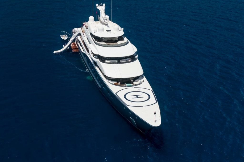 Superyachtfan - Heli-ops on Bernard Arnault's yacht