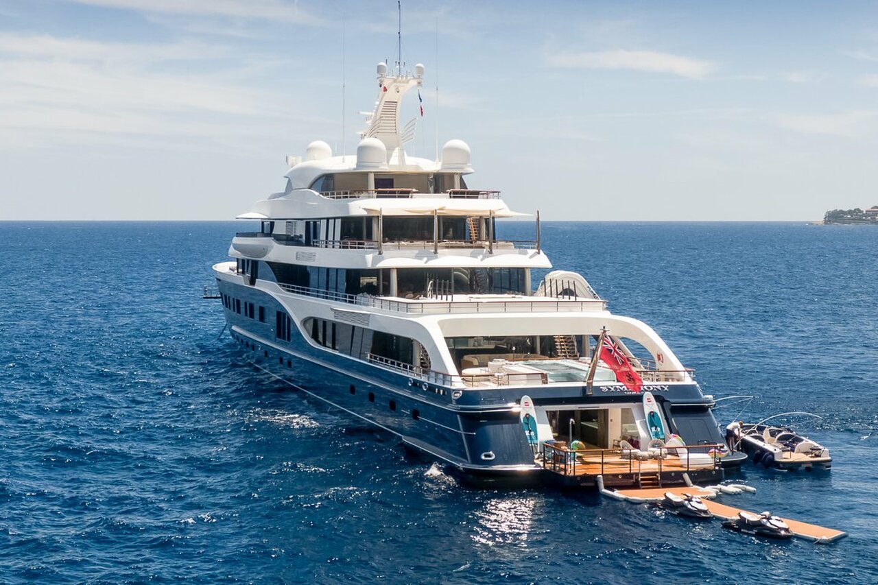 Yacht SYMPHONY (334 feet) owned by Bernard Arnault - 2020-10-17