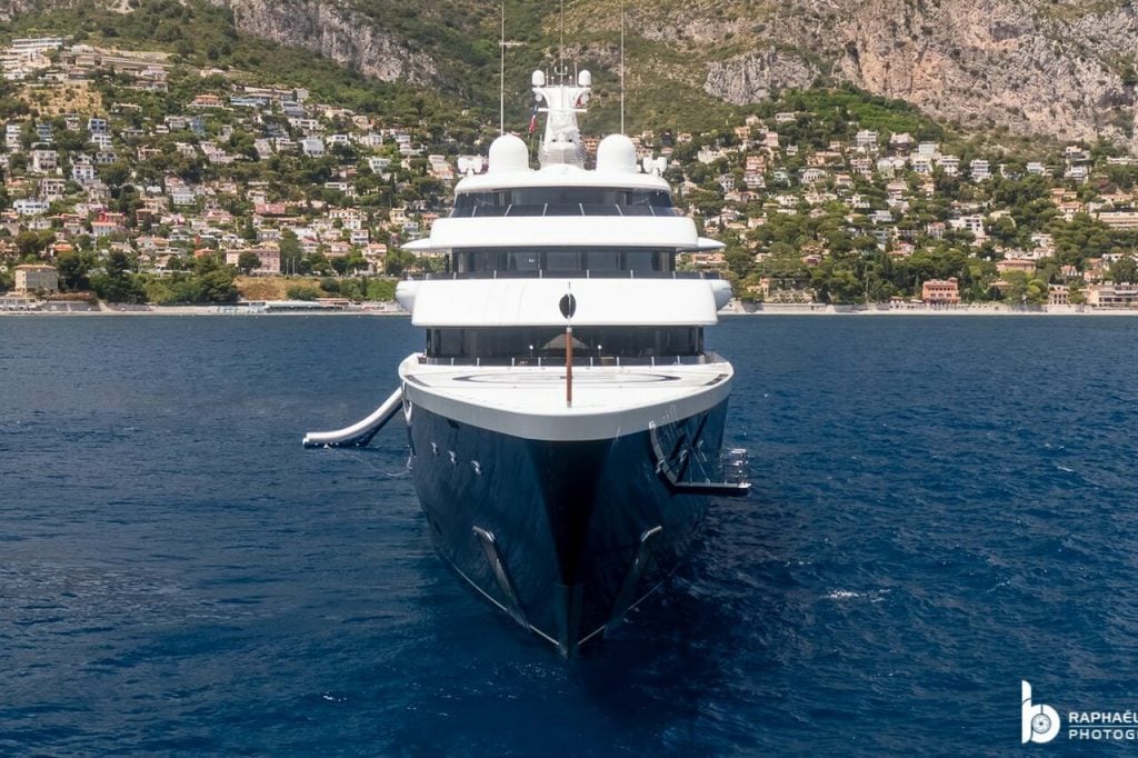 Superyachtfan - Heli-ops on Bernard Arnault's yacht