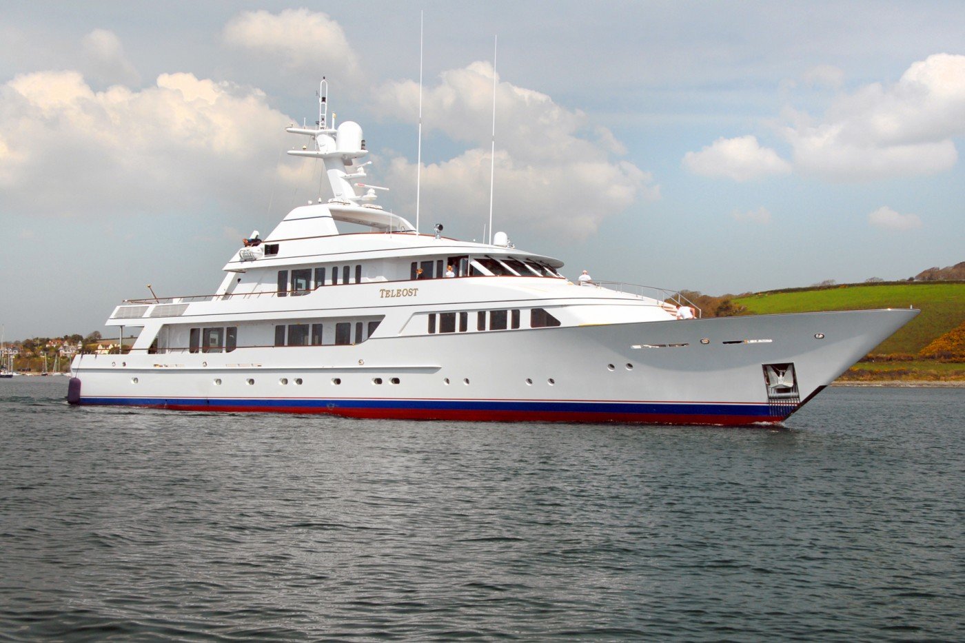 TELEOST Yacht – Feadship – 1998 – owner Nathan Paul Myhrvold