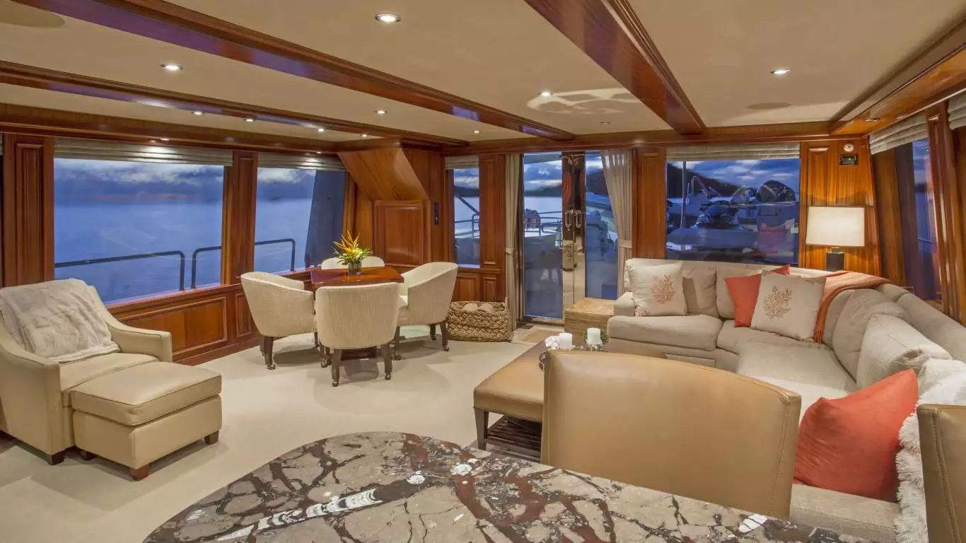 yacht Antares intérieur