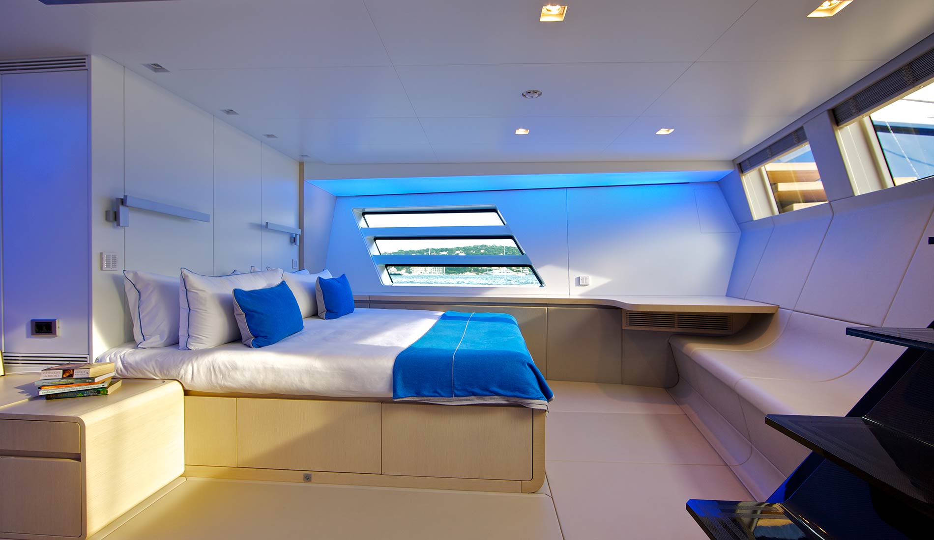 yacht Better Place interno