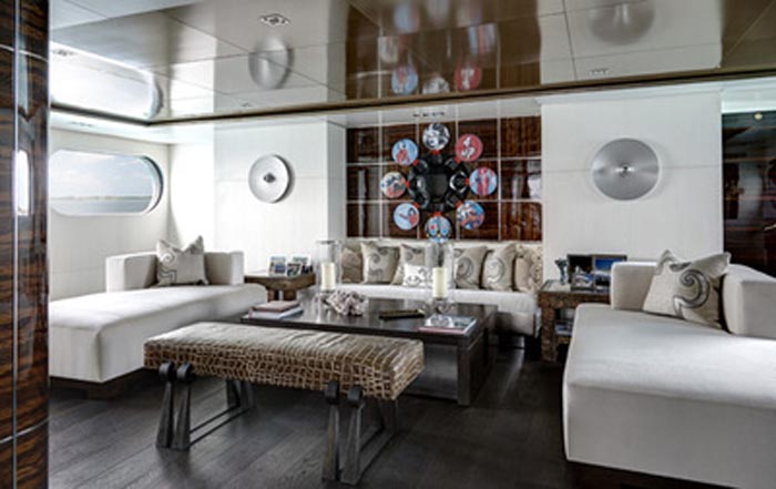 yacht Highlander interior