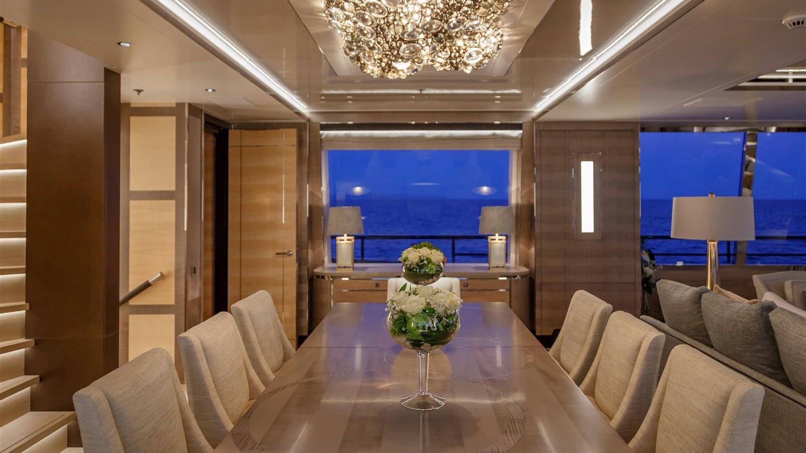yacht Kiss interior