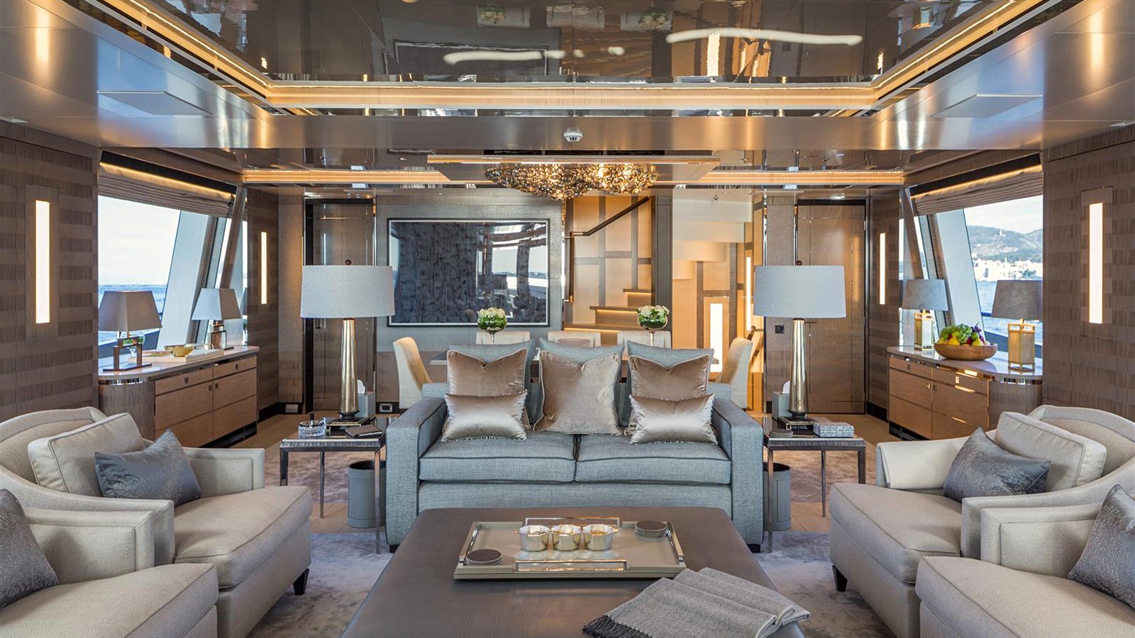 yacht Kiss interior