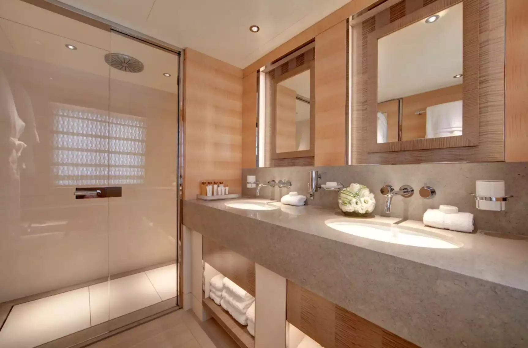 iate Kiss interior