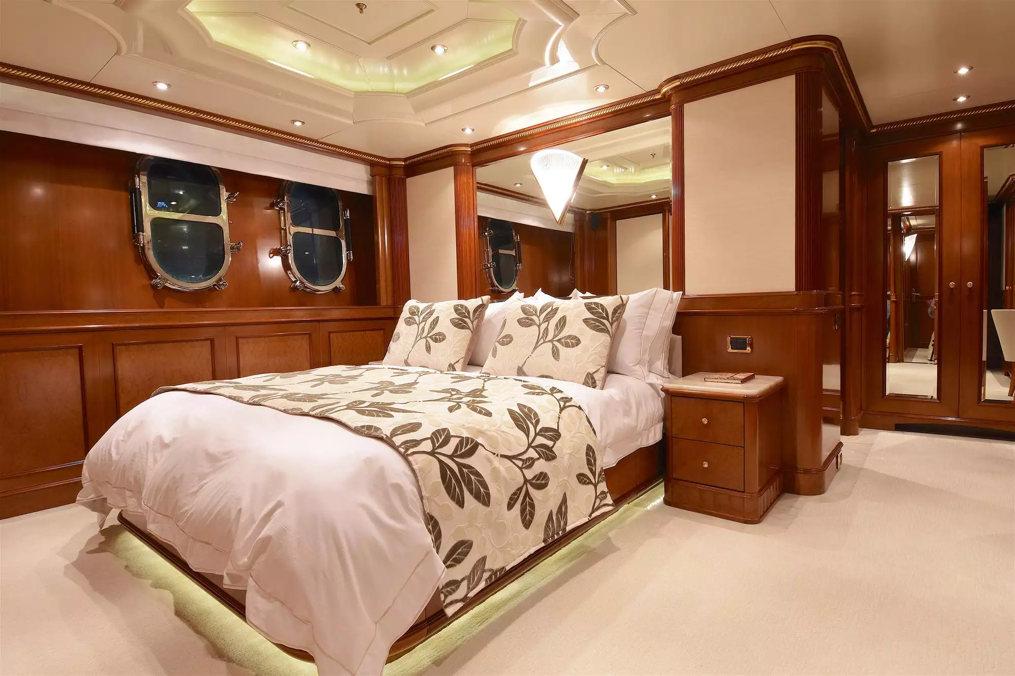 yacht Lady Michelle intérieur