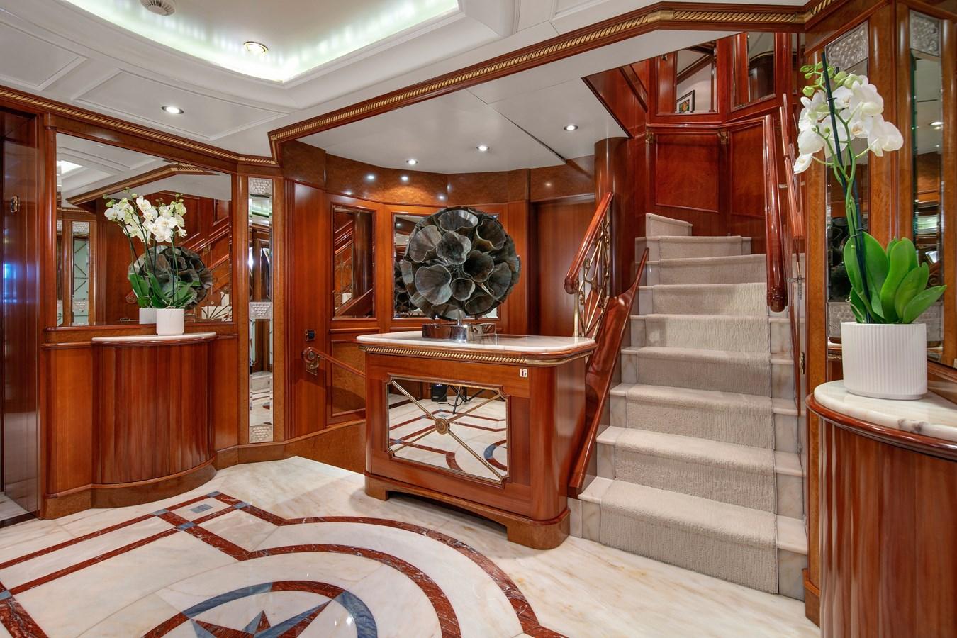 yacht Lady Michelle interior