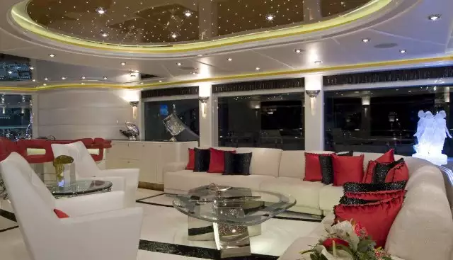 yacht Norwegian Queen interior