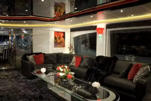 yacht Norwegian Queen interior