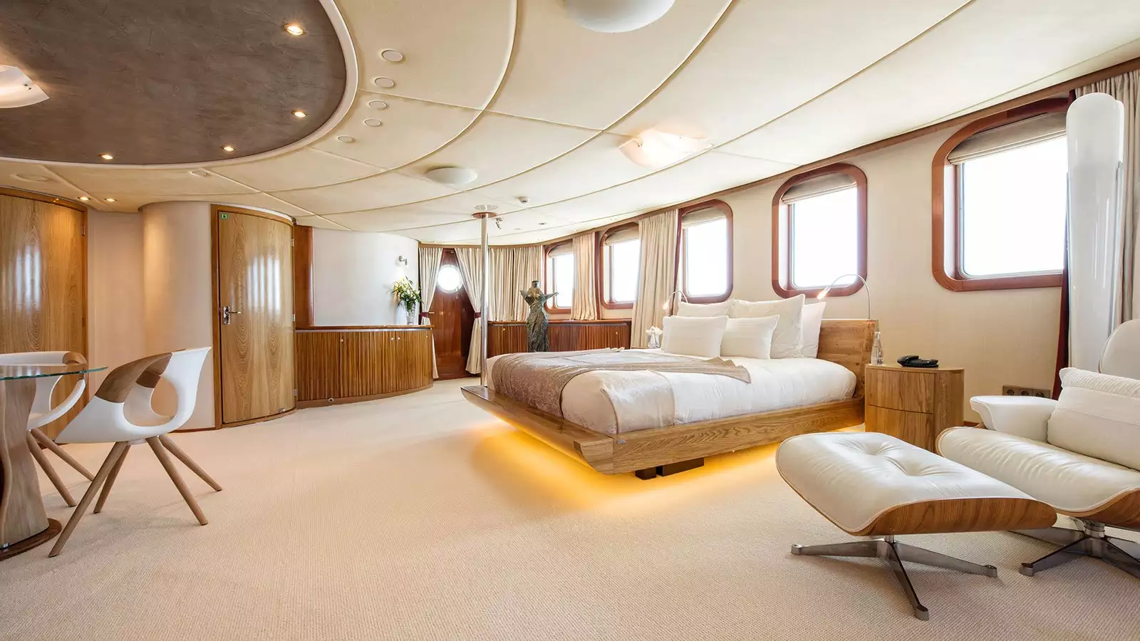 yacht Sherakhan interior 