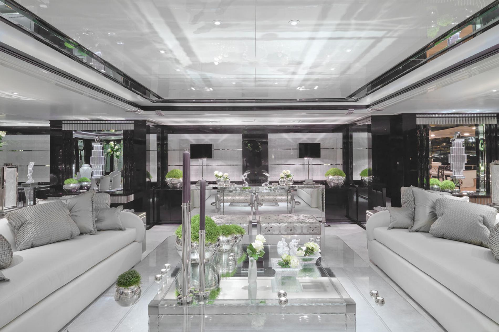 interior del yate Silver Angel 