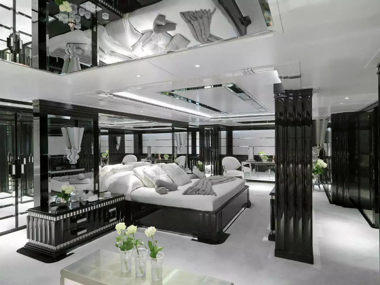 interior del yate Silver Angel 