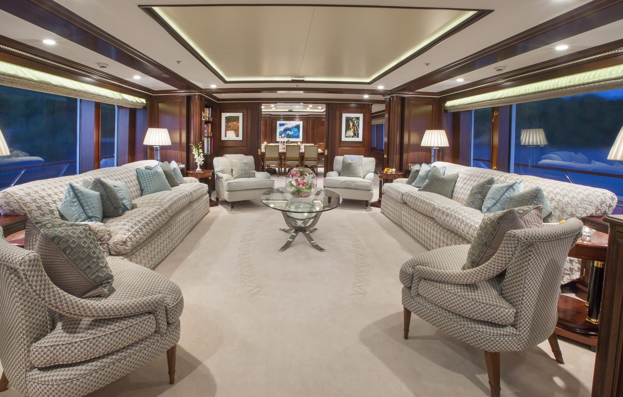 Intérieur du yacht Teleost