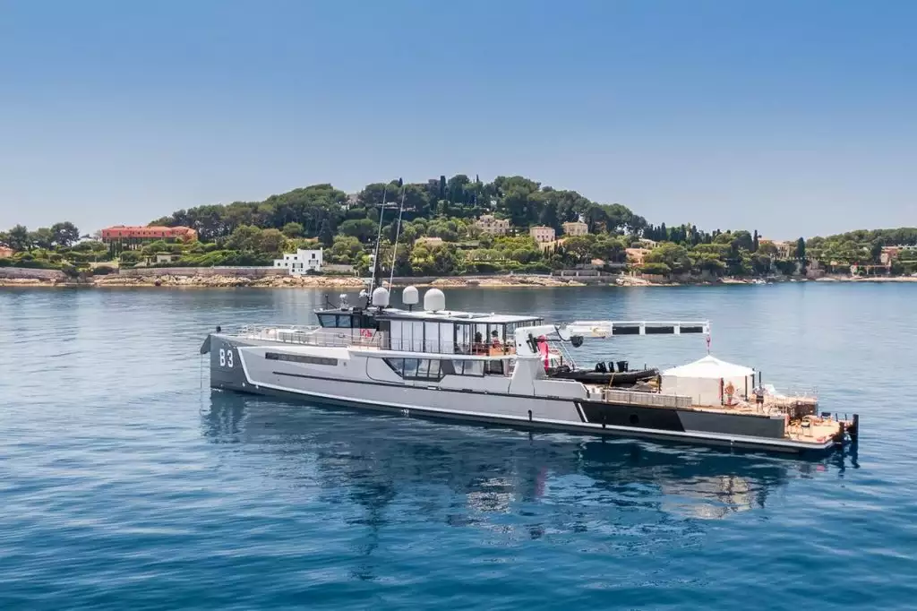 B3-Yacht • Damen • 2019 • Eigner Milliardär aus Monaco