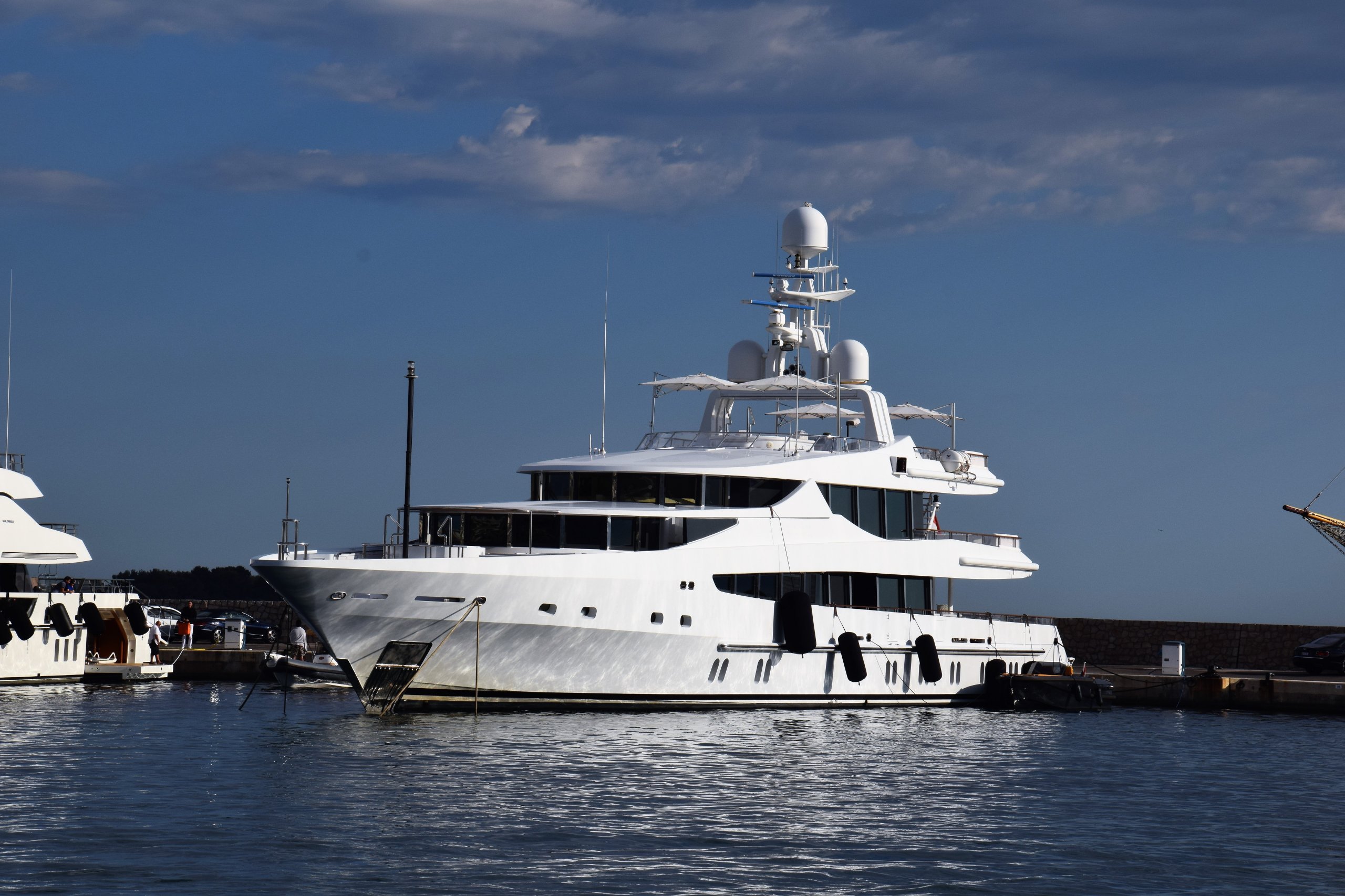يخت الصداقة • Oceanco • 2000 • مالكه Jasper de Rooij
