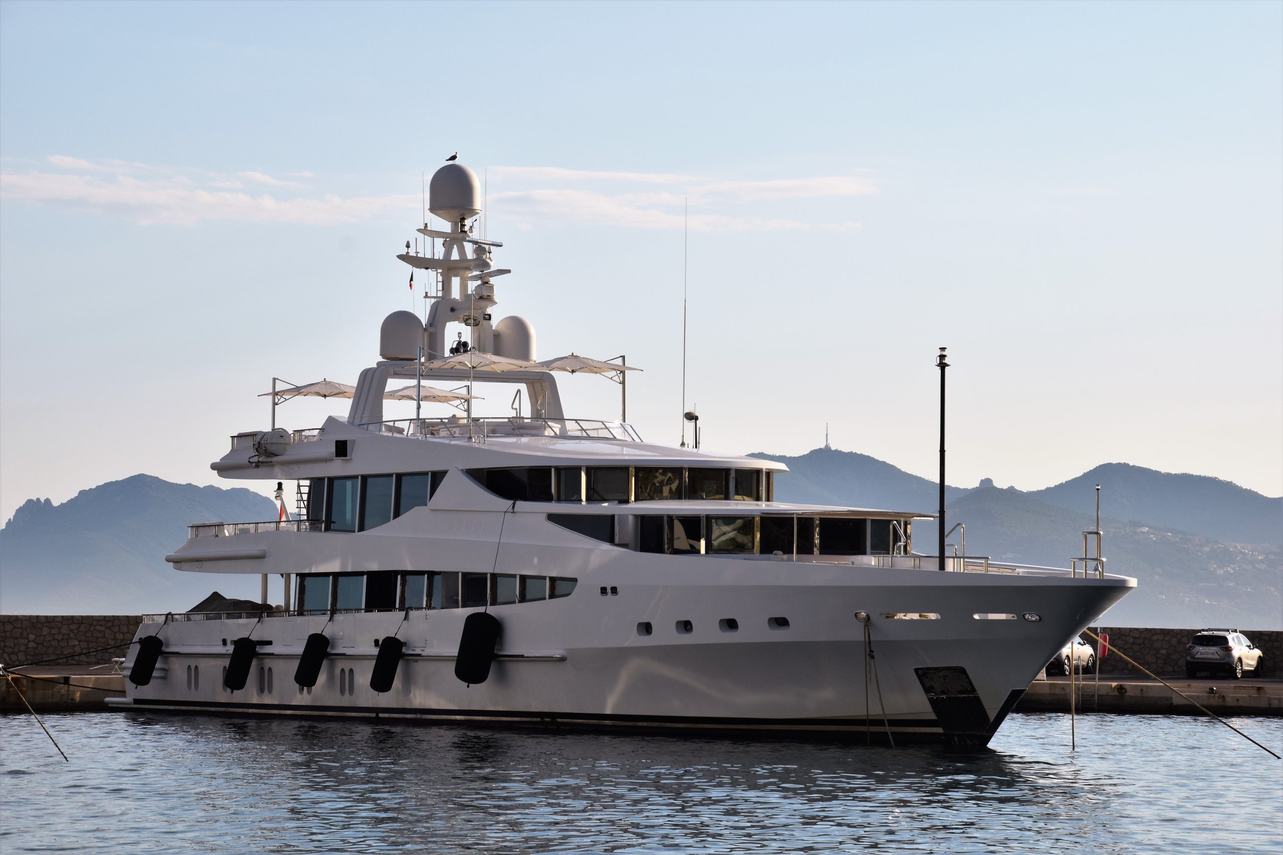 يخت الصداقة • Oceanco • 2000 • مالكه Jasper de Rooij