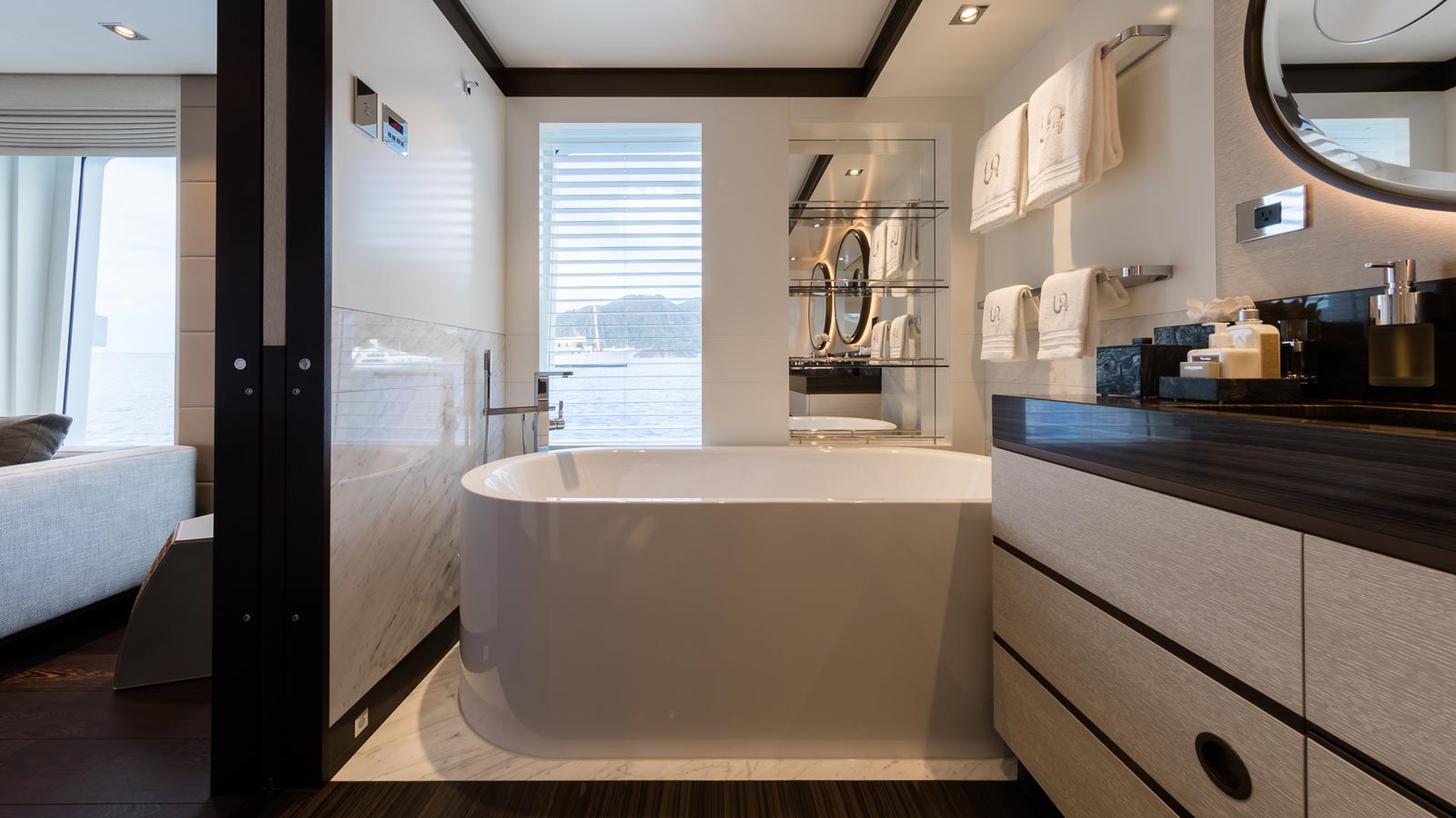 Heesen yacht Laurentia intérieur