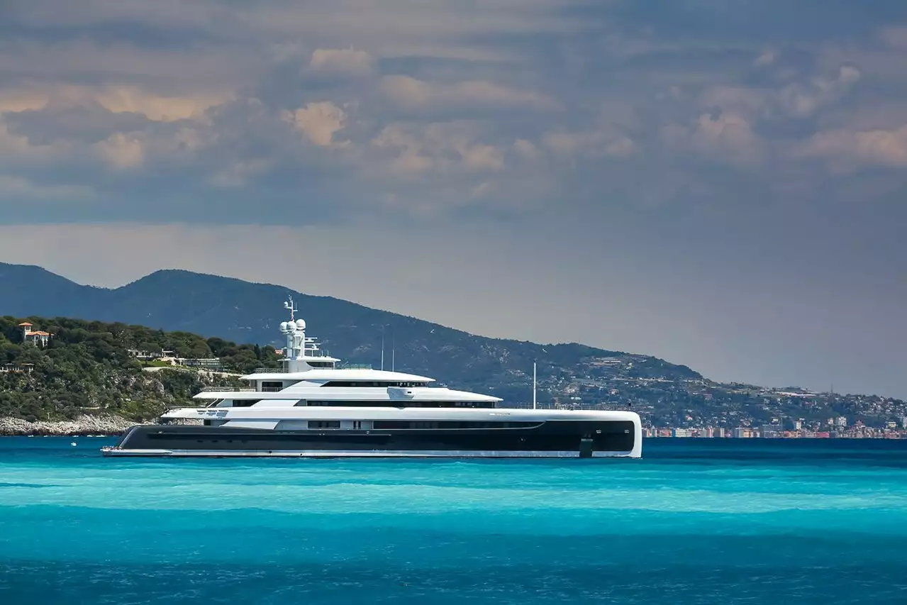 Illusion Plus yacht • Pride Mega Yachts • 2018