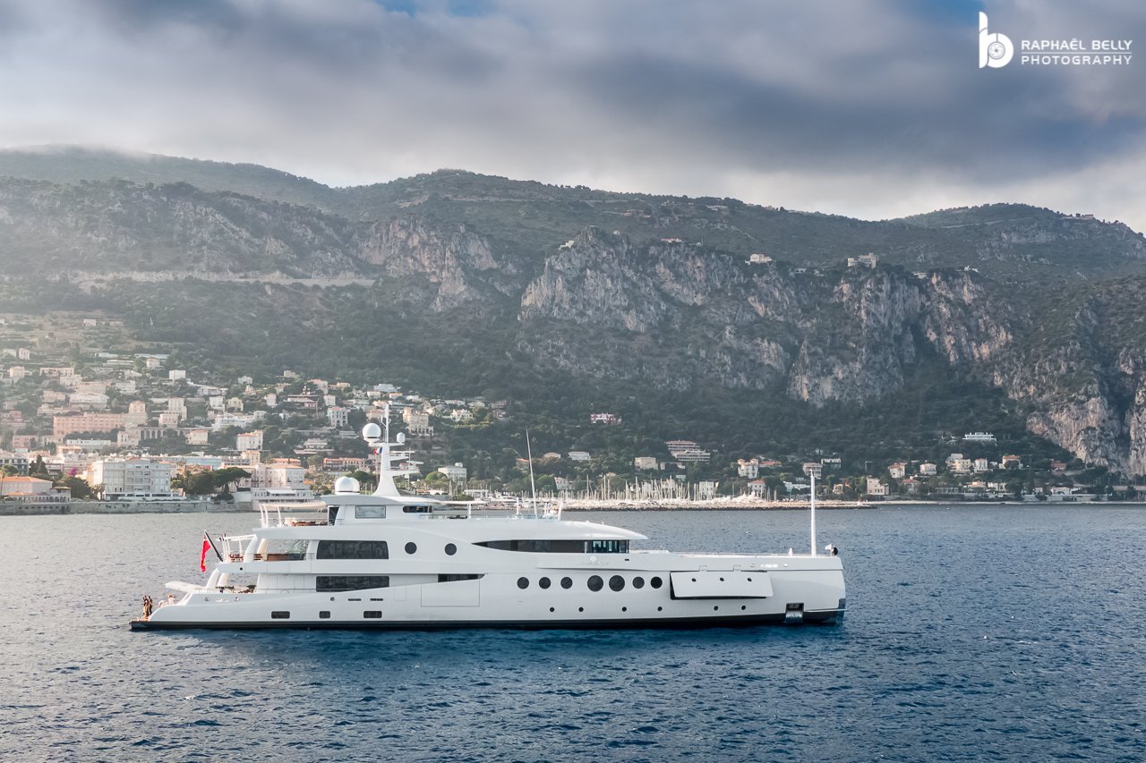 MADAME KATE Yacht • Amels • 2015 • Proprietário Alexandre Grendene Bartelle