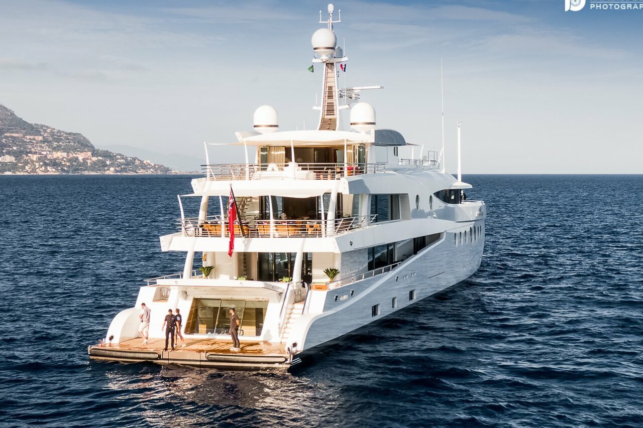 MADAME KATE Yacht • Amels • 2015 • Proprietário Alexandre Grendene Bartelle