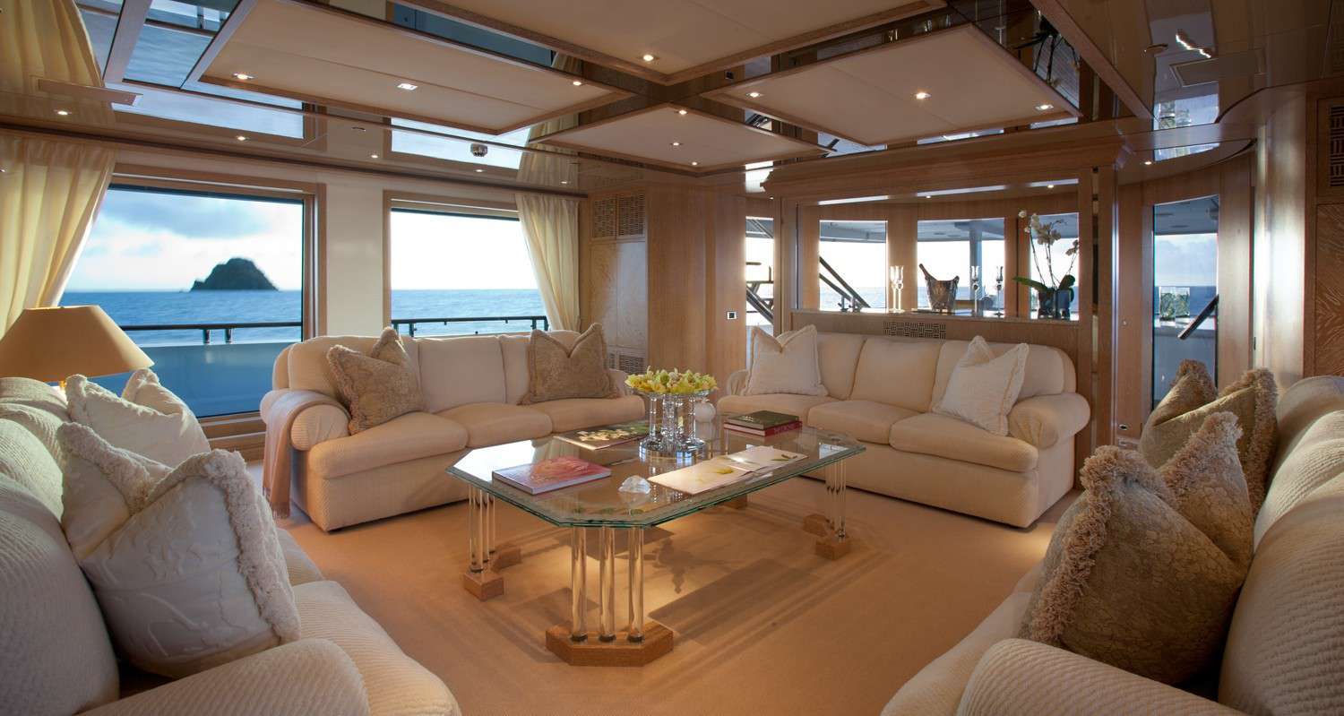 Interior de la amistad del yate Oceanco