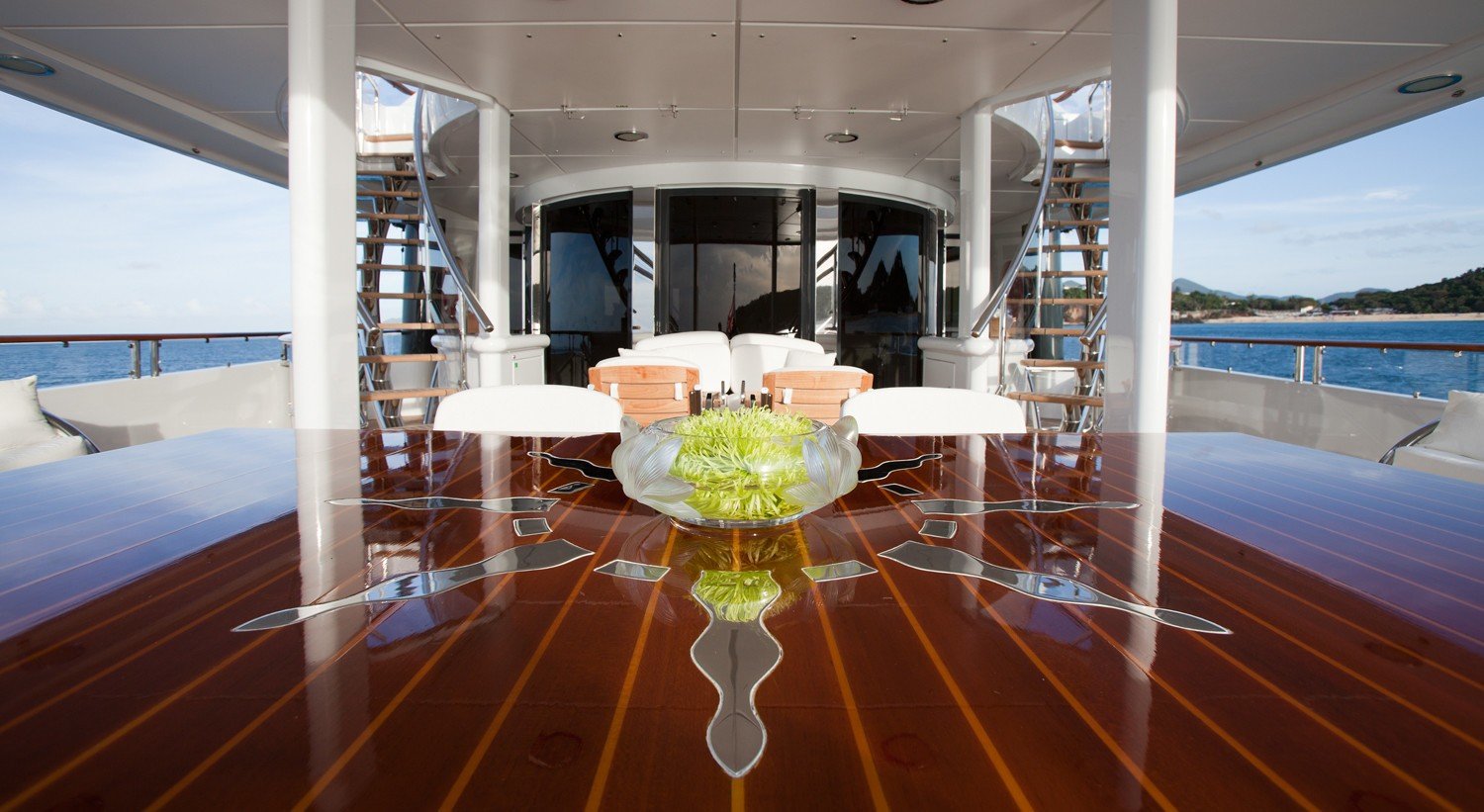 Interior de la amistad del yate Oceanco