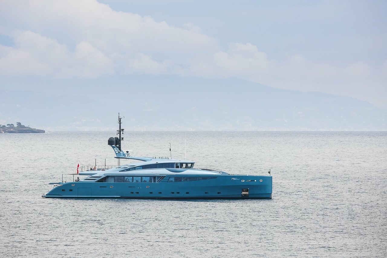 Yate QUEEN ALLA - ISA Yachts - 2014 (ex Philmx)
