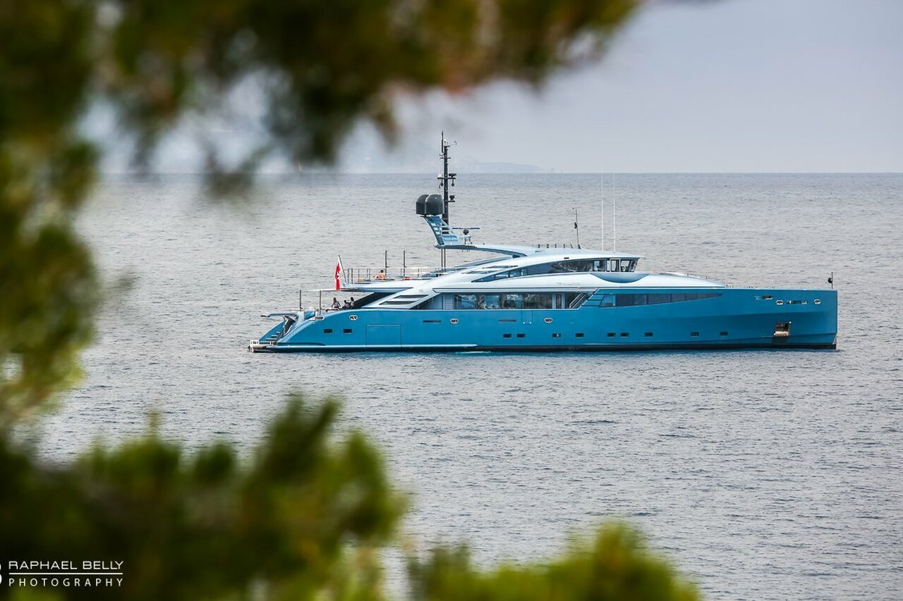 Yate QUEEN ALLA - ISA Yachts - 2014 (ex Philmx)