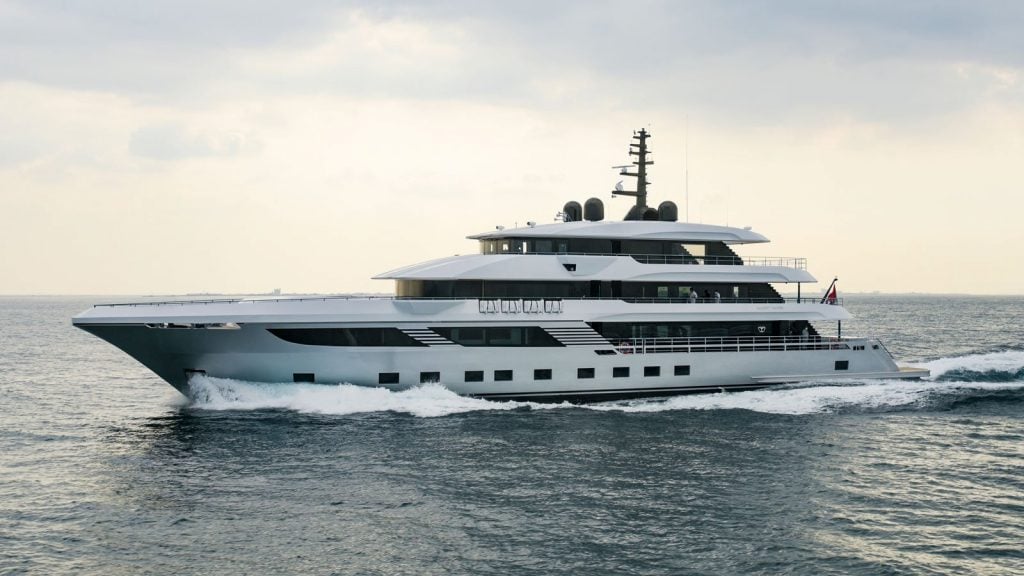 Iate SERENITY MRF • Gulfcraft • 2021 • Proprietário Musabbeh Rashid Al Fattan