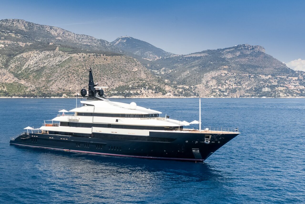 Iate MAN OF STEEL • Oceanco • 2010 • Proprietário Barry Zekelman