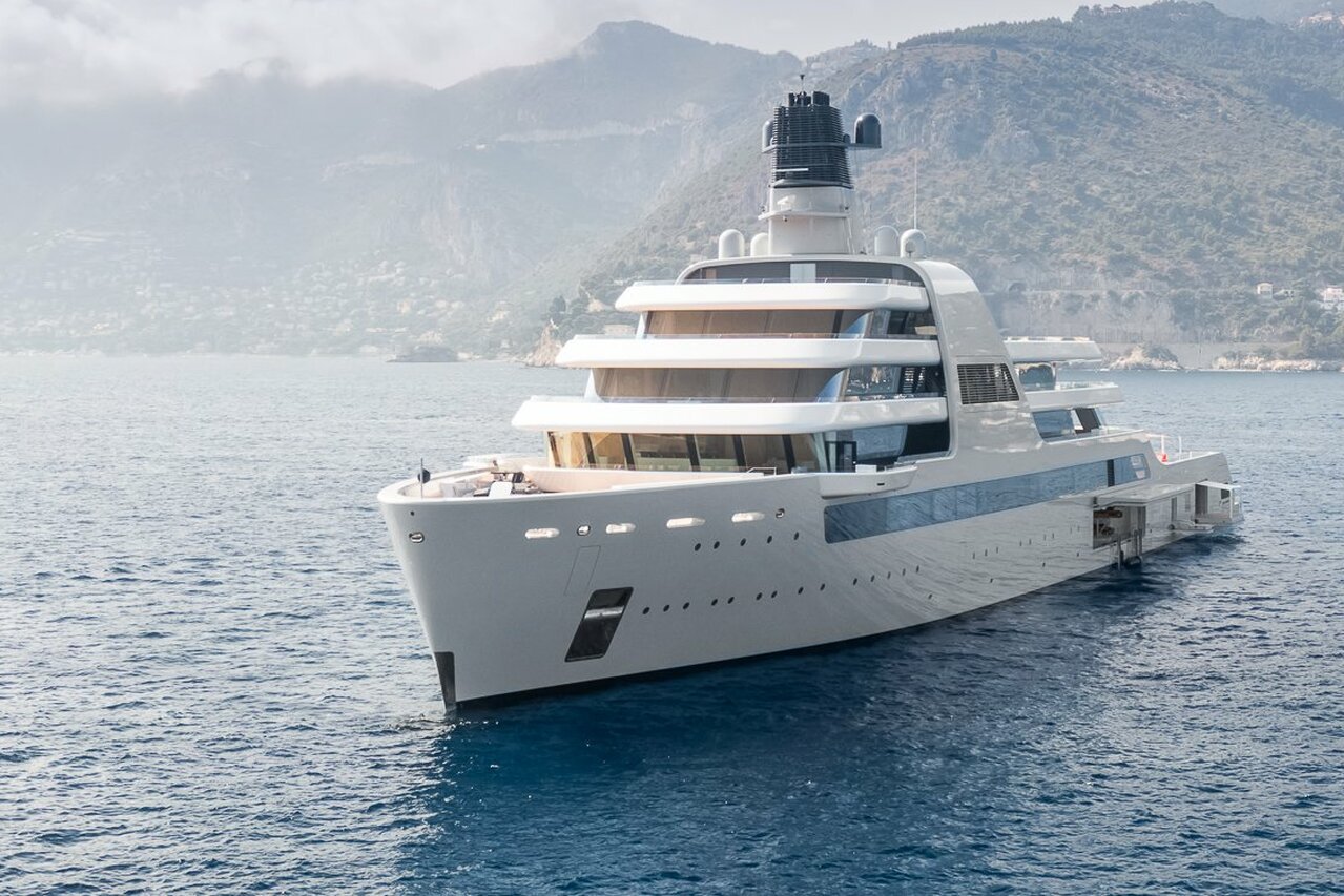 luxury yacht owners list
