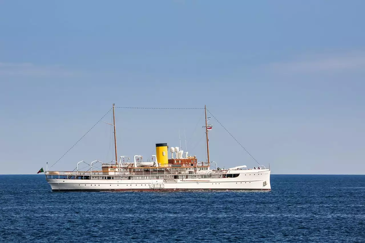 SS Delphine yacht • Great Lakes Engineering • 1921 • owner Jaques Bruynooghe