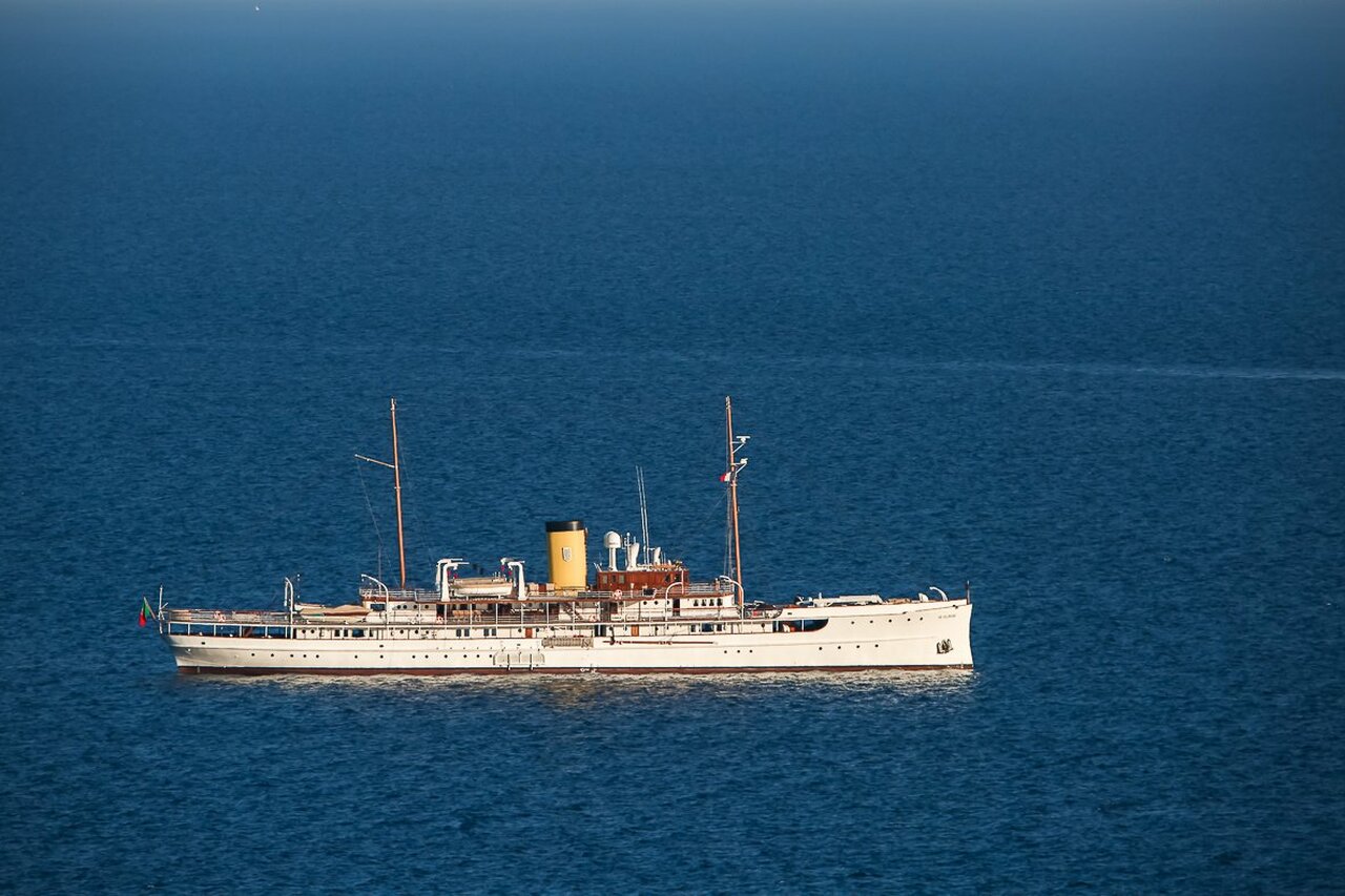 SS Delphine yacht • Great Lakes Engineering • 1921 • owner Jaques Bruynooghe