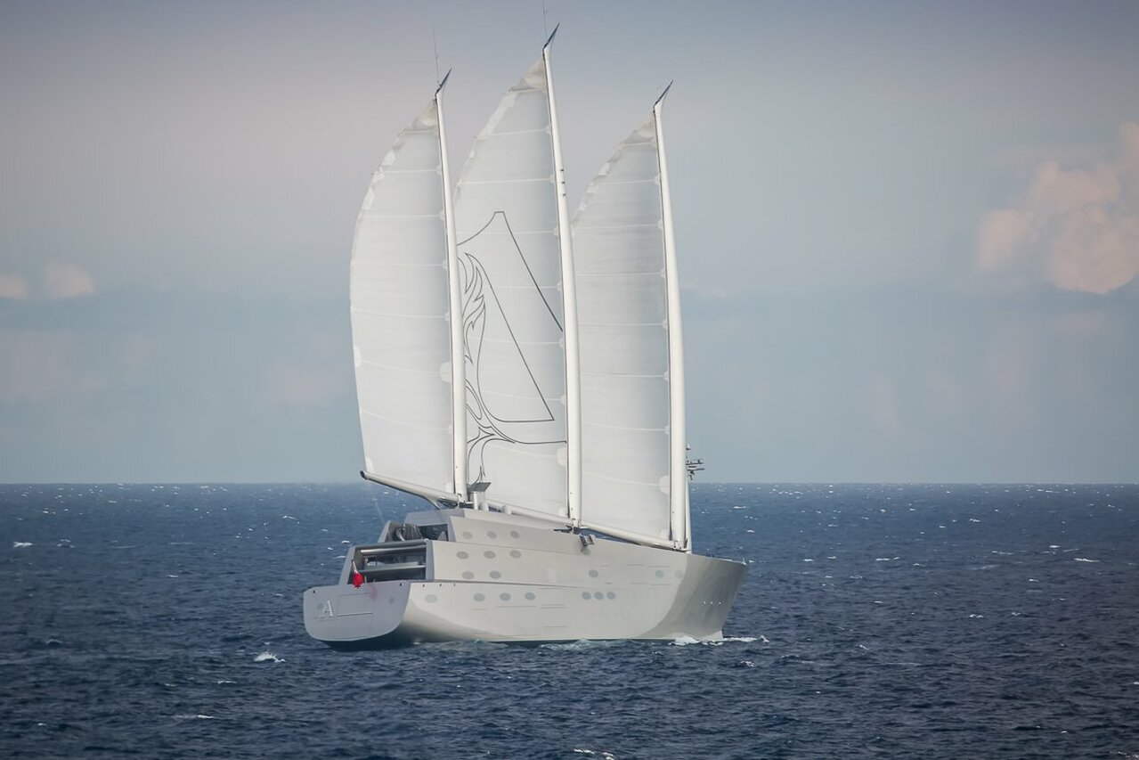 Voile Yacht Une navigation avec toutes les voiles levées