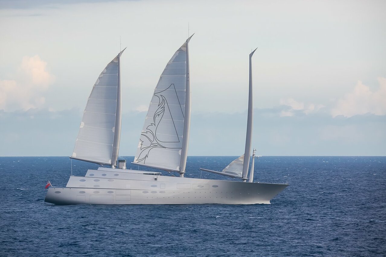 Voile Yacht Une navigation avec toutes les voiles levées