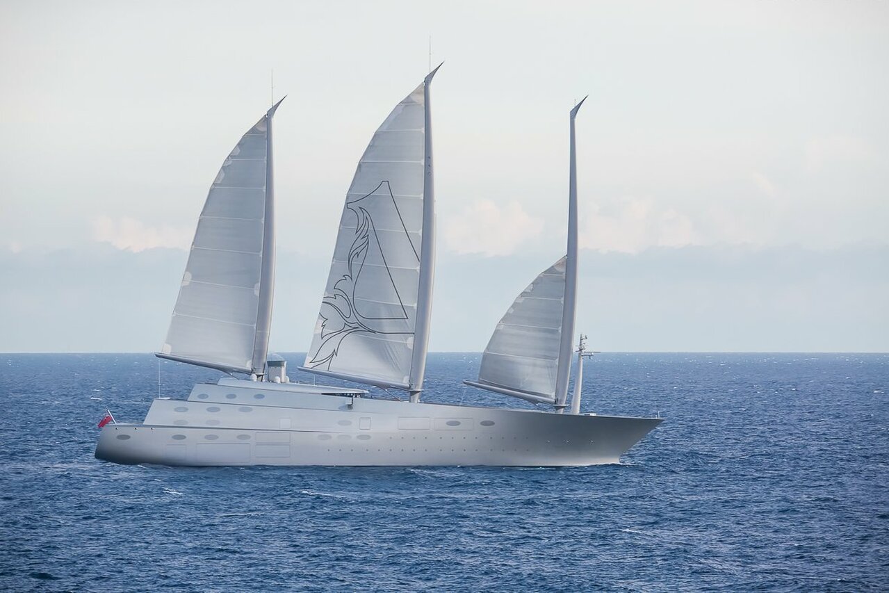 Voile Yacht Une navigation avec toutes les voiles levées