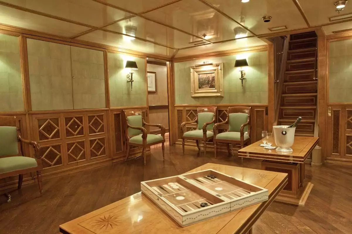 Sailing yacht Creole interior