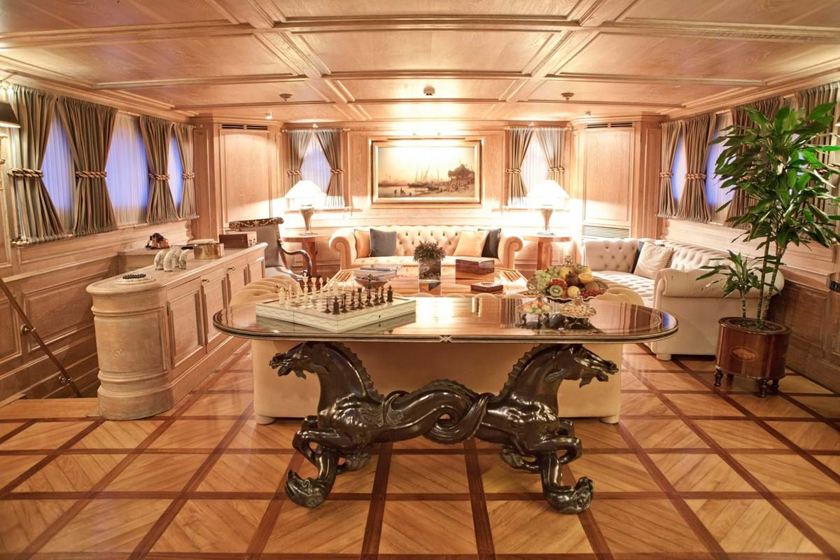 Sailing yacht Creole interior