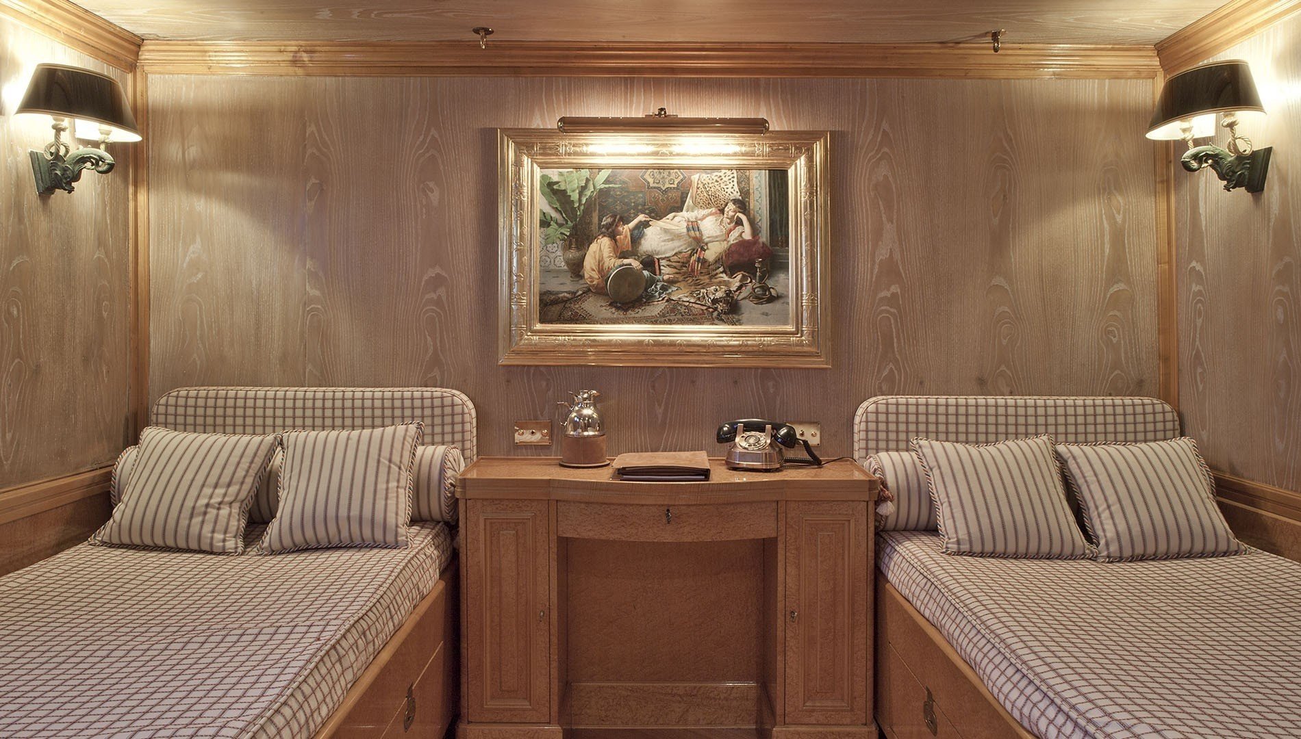 Sailing yacht Creole interior