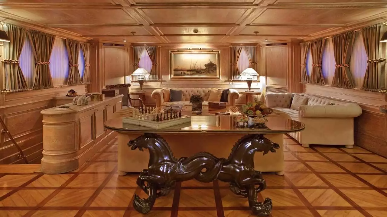 Sailing yacht Creole interior