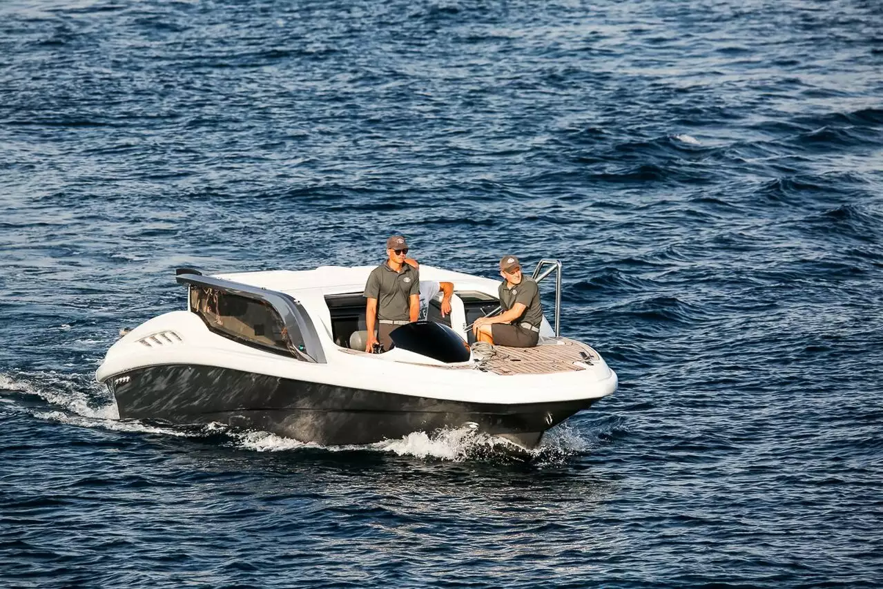 Яхта Tender To Stella Maris (HTM 825 Limo) – 8,25 м – High Tech Marine