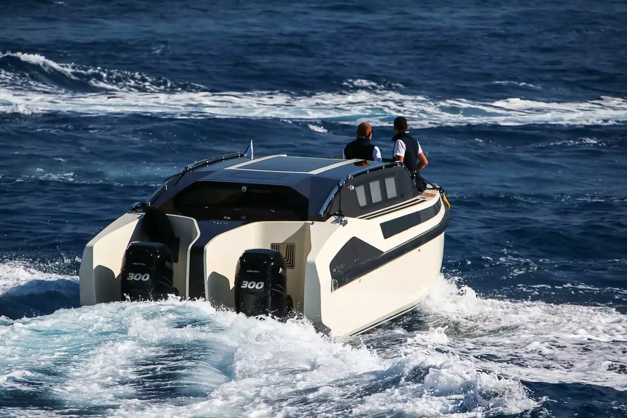 Tender To yacht Chakra (Limo Tender) – 10,8m – Konig