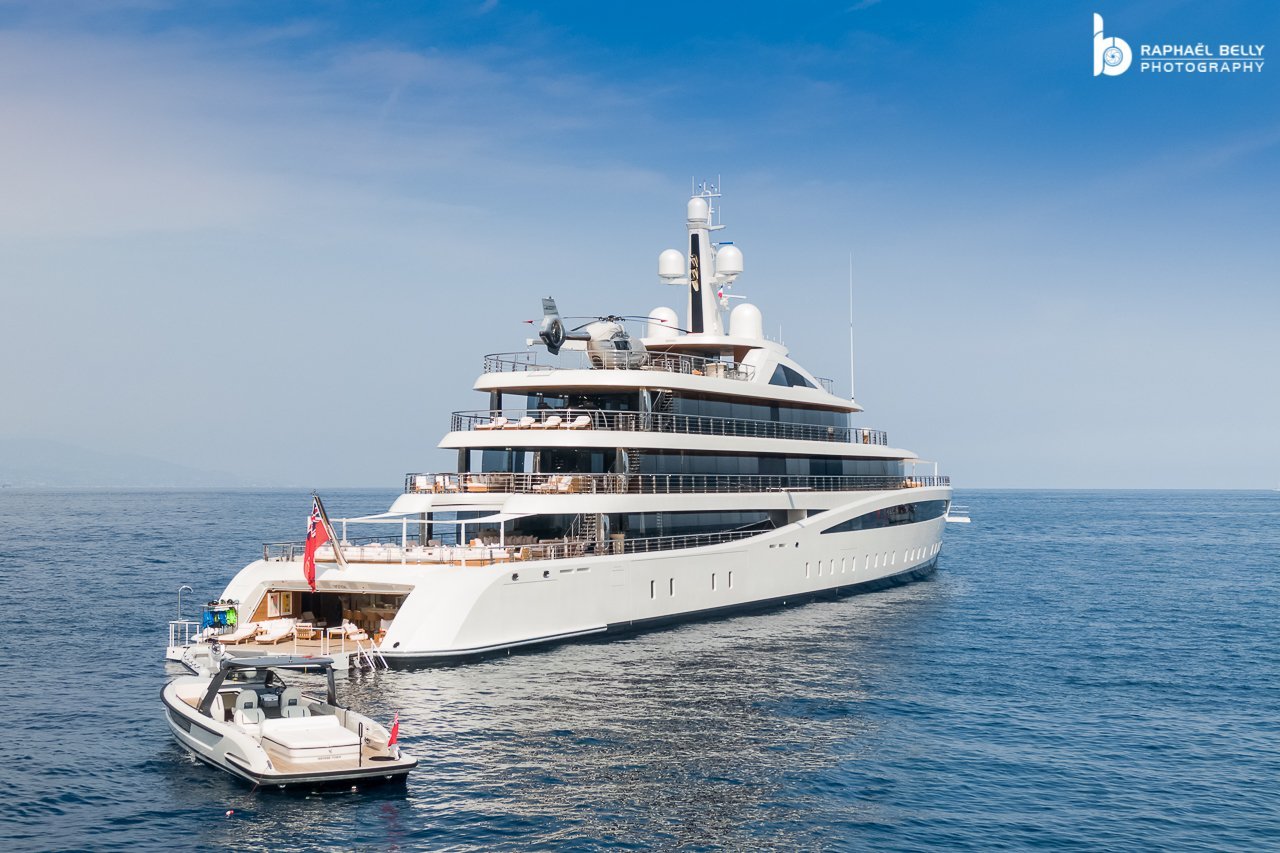 Yate VIVA • Feadship • 2021 • Propietario Frank Fertitta