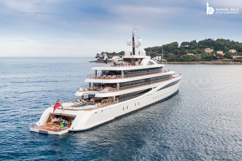 who owns the superyacht viva
